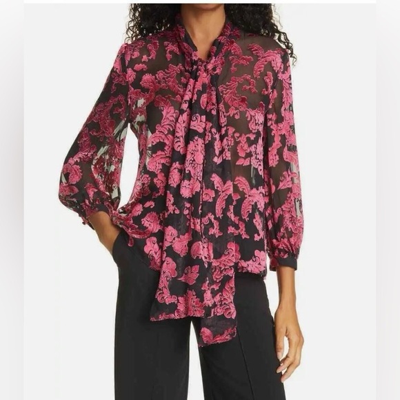 Alice + Olivia Tops - ALICE OLIVIA JEANNIE BURNOUT TOP BLOUSE| size small